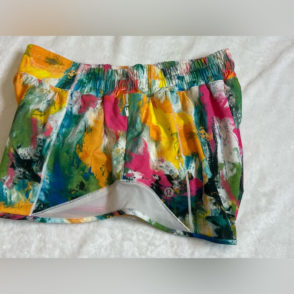 Lululemon Hotty Hot Low Rise Lined Shorts 2.5" No Limits White Multi White Sz 8 - Picture 4 of 4